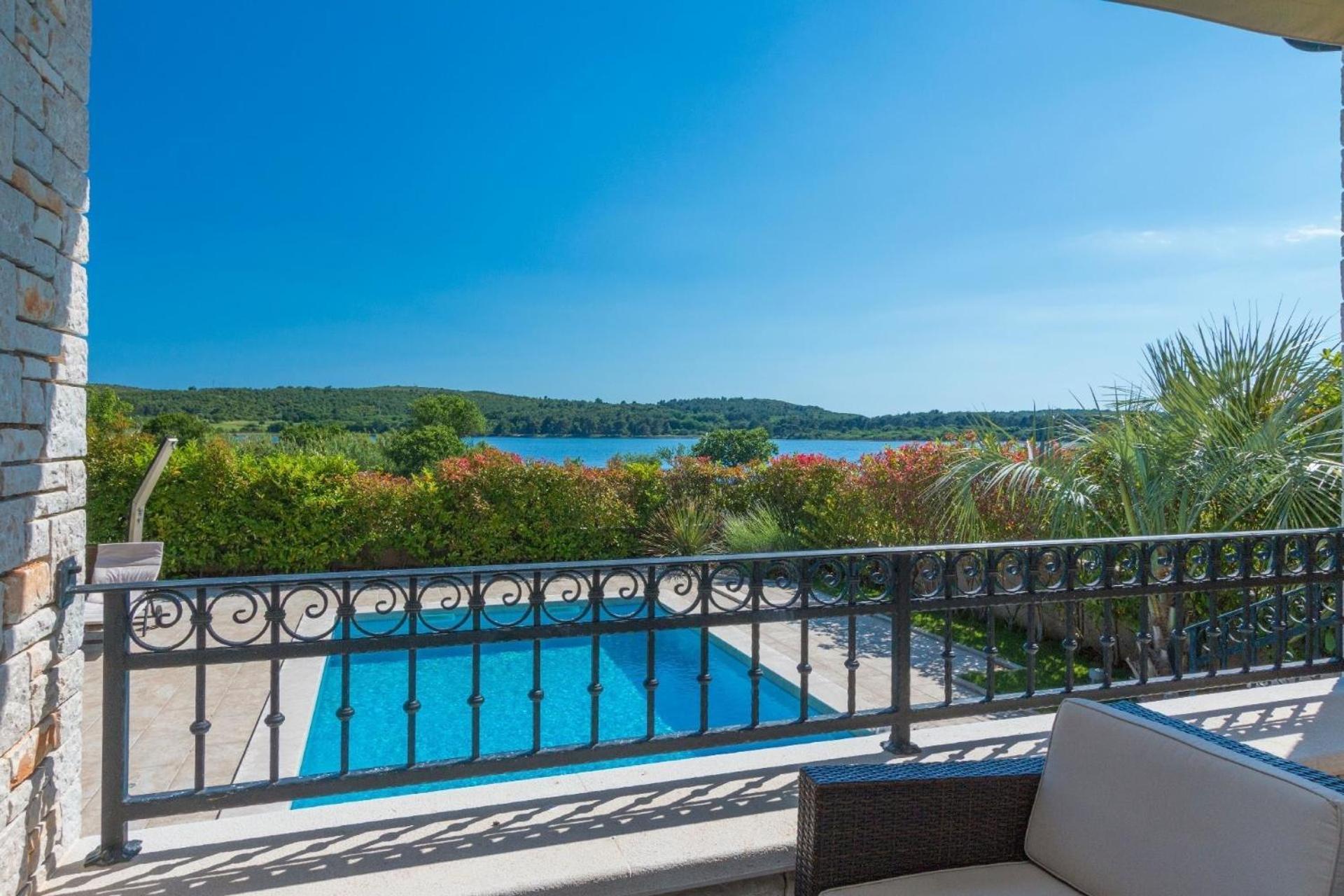 Ferienhaus In Pomer Mit Privatem Beheizten Pool Und Meerblick Екстер'єр фото